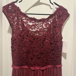 David’s Bridal lace bridesmaid’s dress - size 8 - color wine